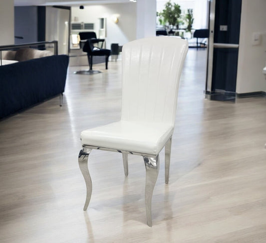 Chaise Nino similicuir blanc pieds argent