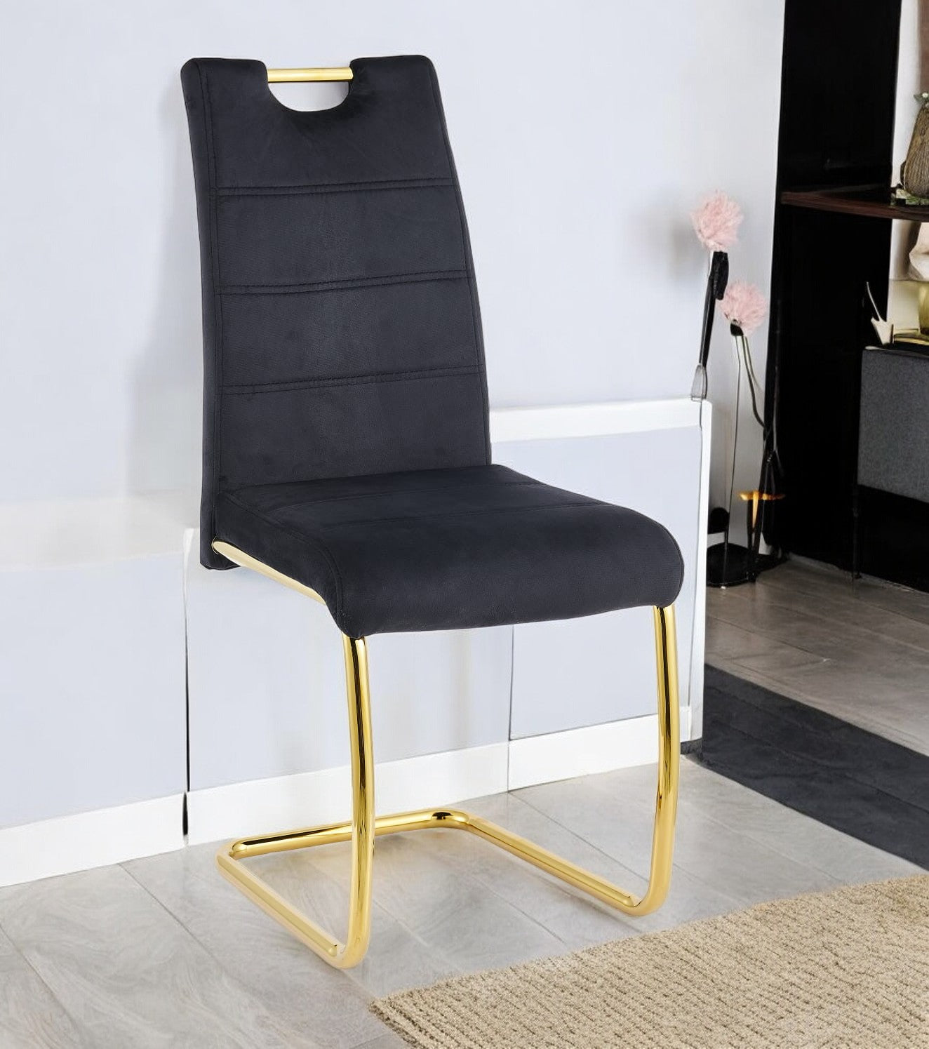 Chaise 103 velours noir pieds en acier inoxydable argenté