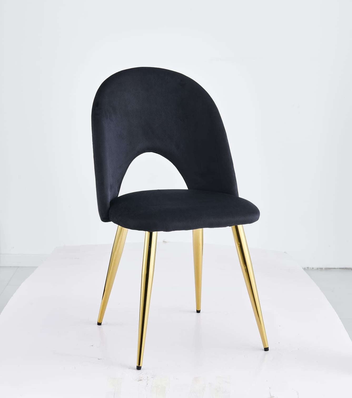 Amelia chair black velvet Taupe