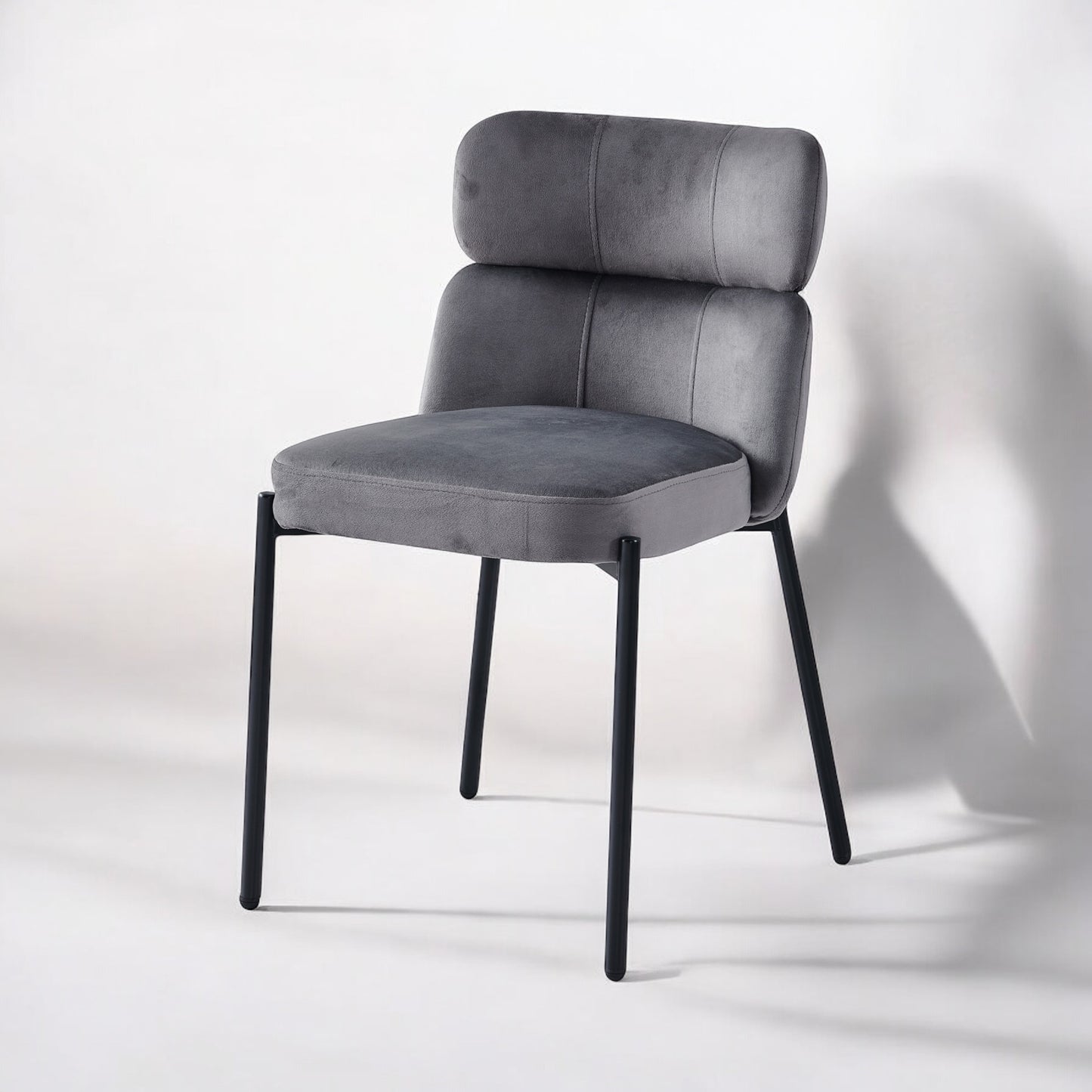 Chaise Stephany velours noir pied doré