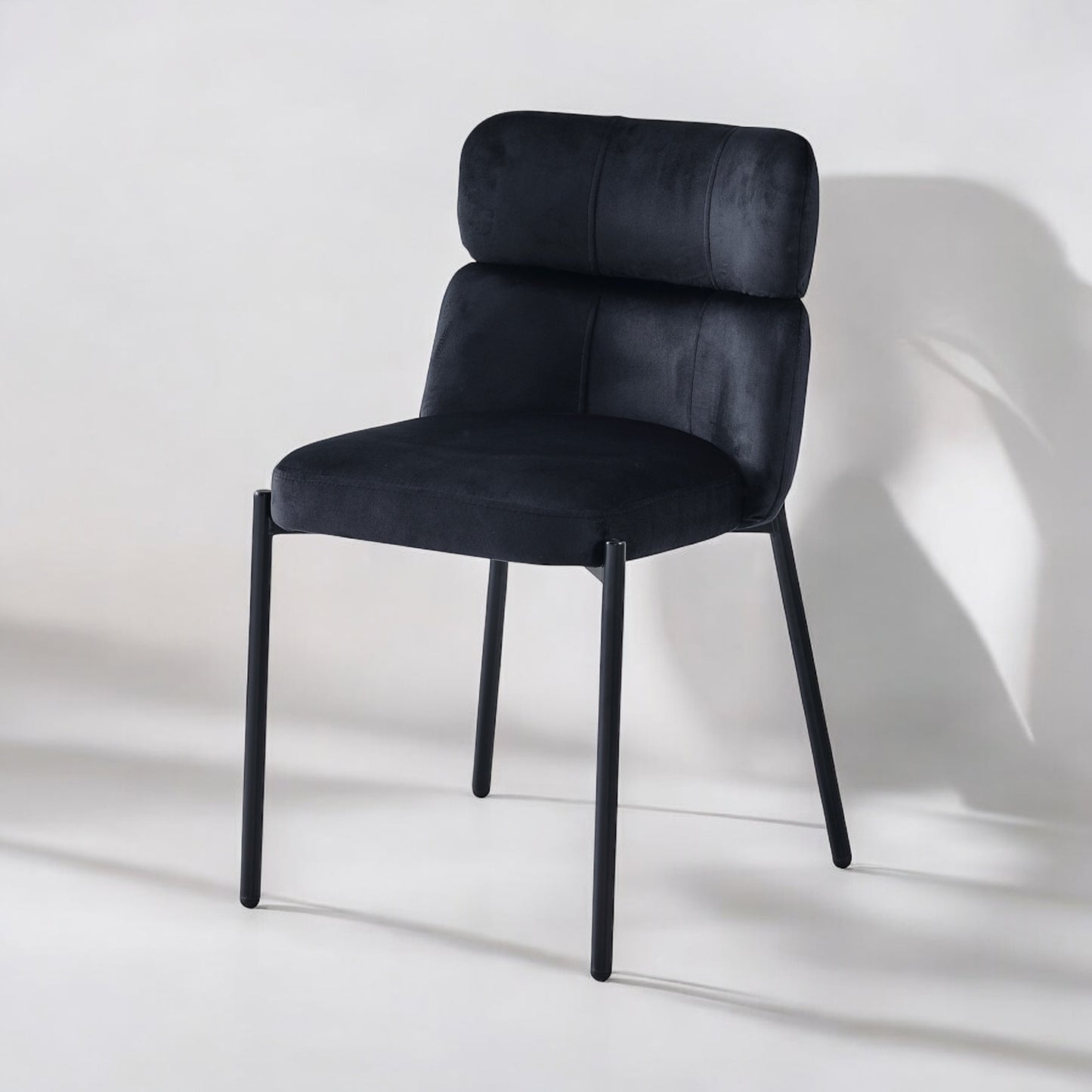 Chaise Stephany velours noir pied doré