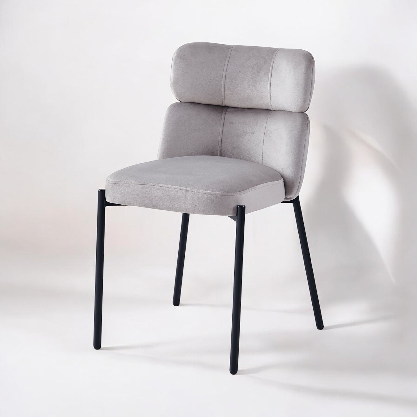 Chaise Stephany velours noir pied doré