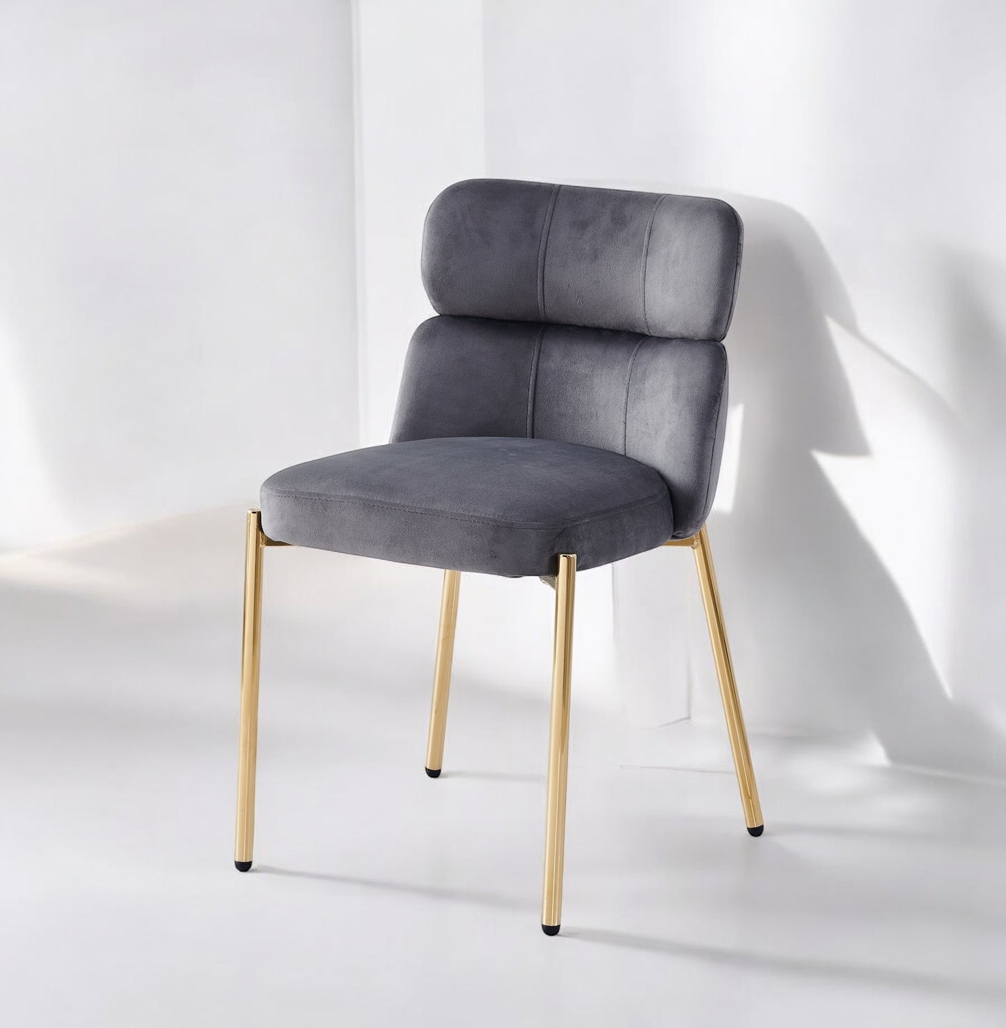 Chaise Stephany velours noir pied doré